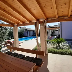 Zeus Ferienhaus Pula
